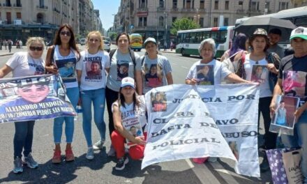 Víctimas santiagueñas reclaman justicia ante el Congreso y la Casa Rosada