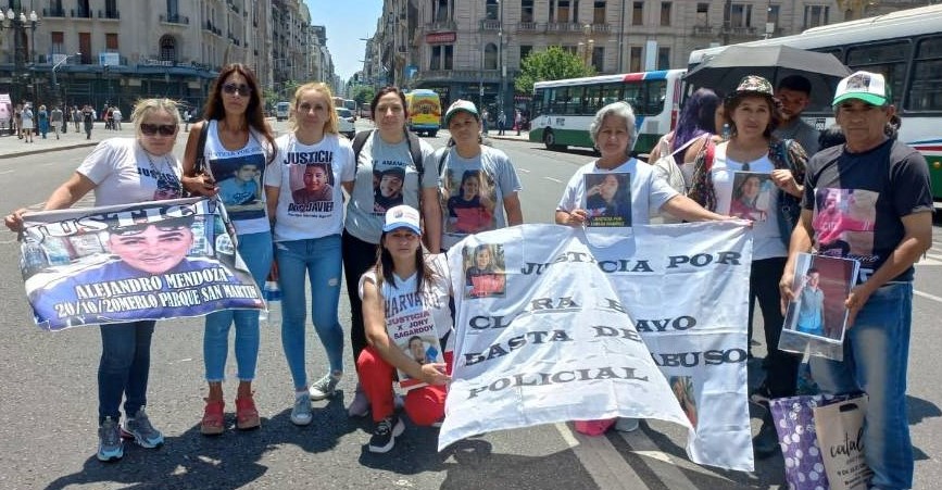 Víctimas santiagueñas reclaman justicia ante el Congreso y la Casa Rosada