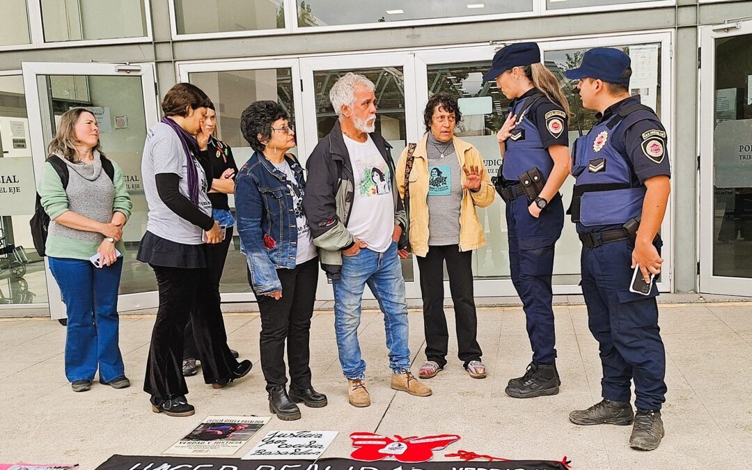Susana Reyes: «Quieren apocar a la gente por medio de un uniforme»