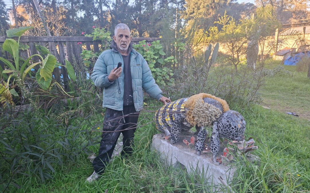Isaac Benaprés: «La abeja es el insecto que nos representa como movimiento»